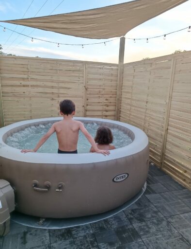 baignade-jacuzzi-spa-gite-fenil-gites-de-la-montee-perdrix-toulon-sur-allier