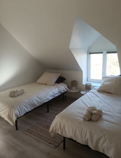 chambre-4-couchages-etage-classe-4-étoiles-gite-le-duplex-gites-de-la-montee-perdrix-toulon-sur-allier