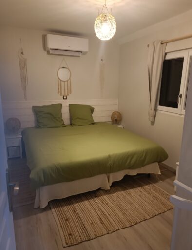 chambre-le-fenil-lits-gites-de-la-montee-perdrix-toulon-sur-allier