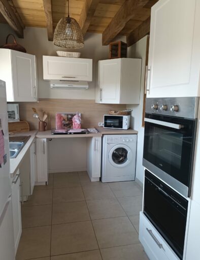 cuisine-accessible-pmr-handicap-fauteuil-roulant-gite-etable-gites-de-la-montee-perdrix-toulon-sur-allier