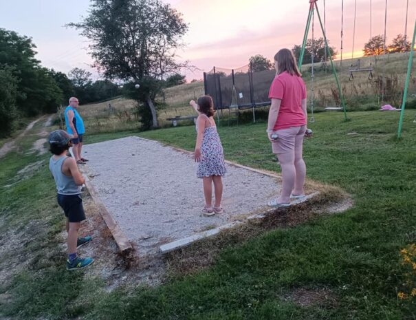 petanque-partie-ete-gites-de-la-montee-perdrix-toulon-sur-allier