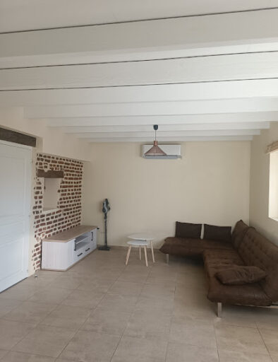 salon-canapé-meridienne-gite-le-duplex-gites-de-la-montee-perdrix-toulon-sur-allier