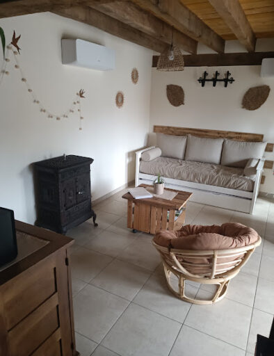 salon-gite-l-etable-pmr-handi-gites-de-la-montee-perdrix-toulon-sur-allier
