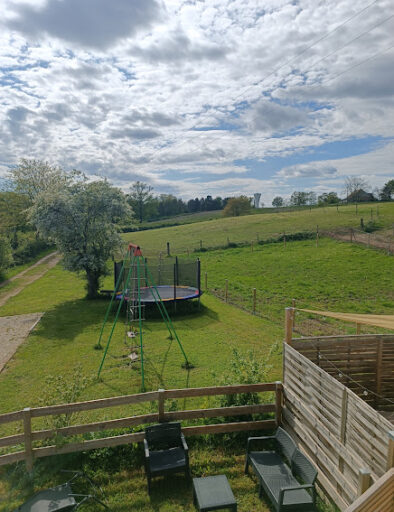 vue-aire-de-jeux-terrasse-‮-la-montee-perdrix-toulon-sur-allier