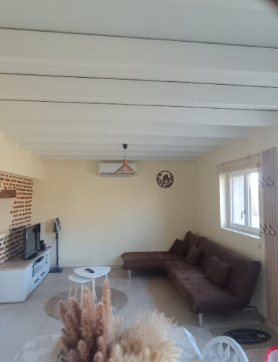 vue-salon-gite-le-duplex-gites-de-la-montee-perdrix-toulon-sur-allier